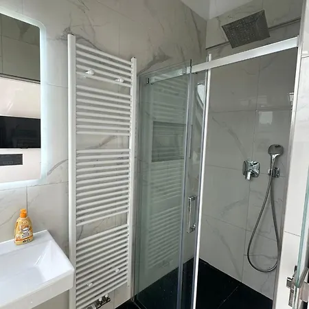 Apartment アパート